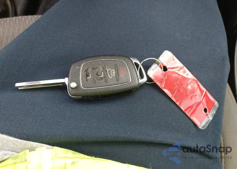 2015 Hyundai Santa Fe Sport 2.4L z USA, uszkodzony, nr VIN 5XYZT3LB8FG236959